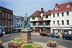 Maket Square et statue de Palmerston, Romsey, Hampshire, Angleterre, Royaume-Uni, Europe