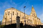 Vue d'angle faible d'une église, Leglise Sainte-Marie De La Bastide, Bordeaux, Aquitaine, France