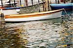 Boote vor Anker in einen Hafen, Marina Grande, Capri, Sorrent, die sorrentinische Halbinsel, Provinz Neapel, Region Kampanien