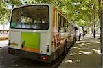 Bus geparkt am Straßenrand, Allees De Bristol, Bordeaux, Aquitanien, Frankreich