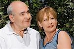 Gros plan d'un couple senior souriant