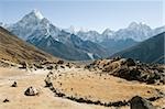 Tumulus funéraires dans l'Himalaya