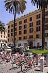 Location de vélos à Piazza di Spagna, Rome, Italie