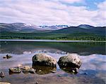 Loch Morlich et les Cairngorms, Aviemore, région des Highlands, Ecosse, Royaume-Uni, Europe