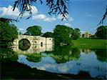 Bridge, lake and house, Blenheim Palace, Oxfordshire, England, United Kingdom, Europe