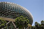 Esplanade Theater auf die Bucht und Konzertsaal Zentrum für darstellende Kunst, Durian geformte Kuppel-Dach mit Alu-Sonnenschirme, eröffnet 2002, Marina Bay, Singapur, Südostasien, Asien