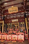 Autel dans le prière principale salle du temple, avec la statue de déesse mer Ma Po Cho, Thian Hock Keng Temple du divin bonheur construit en 1842, dédié à la déesse de la mer Matsu, plus vieux temple chinois de la ville, communauté de Hokkien, Chinatown, Outram, Singapour, Asie du sud-est, Asie