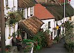 L'hôtel du soleil levant et bâtiments au toit de chaume, Lynmouth, Devon, Angleterre, Royaume-Uni, Europe