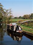 Narrow stationne d'attente pour entrer le verrou Craft, Sutton Green, Surrey, Angleterre, Royaume-Uni, Europe