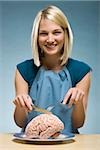 femme mangeant « brain food »