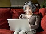 Senior Woman mit einem laptop