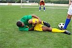 Blessé kicker brésilien se trouvant sur le terrain de soccer