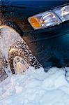 Pneu de véhicule coincé dans fossé Spinning neige hiver SC AK