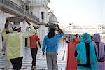 Menschen bei Goldener Tempel, Amritsar, Punjab, Indien