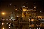 Temple d'or à la nuit, Amritsar, Punjab, Inde