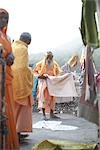 Menschen mit Stoff, Rishikesh, Uttarakhand, Indien