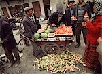 Homme qui vend des tranches de melon d'eau, Kashgar, Xinjiang, Chine