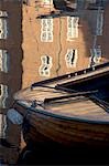 Bateau amarré au canal Christianshavns, gros plan, Copenhague, Danemark