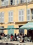 Gens dans les cafés, Aix-en-Provence, Provence, France