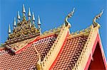 Sur le toit de temple à Vientiane, Laos