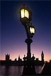Skyline du Parlement et Big Ben à la tombée de la nuit, Londres, UK