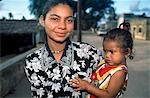 Femme avec enfant, Ilha Do Mozambique, Mozambique