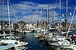 Bateaux dans le port, la plage de Weymouth, Dorset, Royaume-Uni