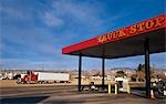 Truck stop (gaz / station-service), Mojave, en Californie, USA