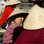 Détail des chapeaux & visage femme, Dalat, Vietnam