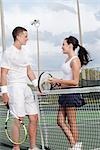 Couple jouer au Tennis