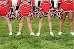 Pom-pom girls avec pompons