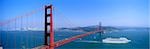 Un croiseur en passant le Golden Gate Bridge, San Francisco