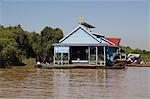 Flottant église, lac Tonlé Sap, Boat People vietnamiens, près de Siem Reap, Cambodge, Indochine, Asie du sud-est, Asie