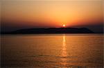 Sonnenuntergang über der Ägäis, genommen von Loutraki, Skopelos mit Skiathos in Hintergrund, Sporades Inseln, griechische Inseln, Griechenland, Europa