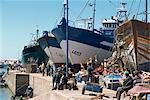 Construction de bateaux dans le port de pêche, Essaouira, Maroc, l'Afrique du Nord, Afrique