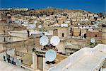 Antennes paraboliques dans la vieille ville ou médina, Fès, au Maroc, en Afrique du Nord, l'Afrique