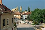 Vue lointaine de la Bazilika (cathédrale), Eger, Hongrie, Europe