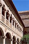 Le cloître fin du Convento de las Duenas, Salamanque, Castille-Leon (Castille), Espagne, Europe