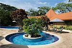 Pavillons sur le canal à Tortuguero, Parc National de Tortuguero, côte caraïbe du Costa Rica, l'Amérique centrale