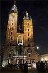 Église Sainte-Marie ou la basilique pendant la nuit, place du marché (Rynek Glowny), vieille ville (Stare Miasto), Krakow (Cracovie), patrimoine mondial de l'UNESCO, Pologne, Europe