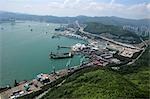 Luftaufnahme mit Blick auf den Öltanks und Containerterminals im Ting Kau, Hong Kong