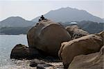 Roches sur le front de mer de Lei Yu Mun village, Kowloon, Hong Kong