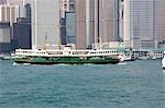 Central Pier avec les édifices commerciaux de Central, Hong Kong