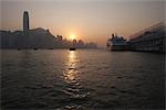 Sonnenuntergang über den Victoria Harbour, Hong Kong