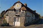 Bauernhof mit Uhr, Auge-Tal, Basse-Normandie, Frankreich, Europa