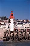 Leuchtturm und Mole, Trouville, Basse Normandie (Normandie), Frankreich, Europa