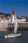 Leuchtturm und Mole, Trouville, Basse Normandie (Normandie), Frankreich, Europa