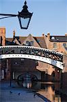 Fer pont au-dessus du canal, bassin de gaz, Birmingham, Angleterre, Royaume-Uni, Europe