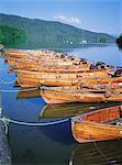 Bateaux à rames et le lac Windermere, Bowness sur Windermere, Parc National de Lake District, Cumbria, Angleterre, Royaume-Uni, Europe