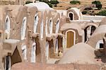 Les vieux appareils de stockage de grain berbère récent site du film Star Wars, maintenant un hôtel, Ksar Hedada, Tunisie, Afrique du Nord, Afrique